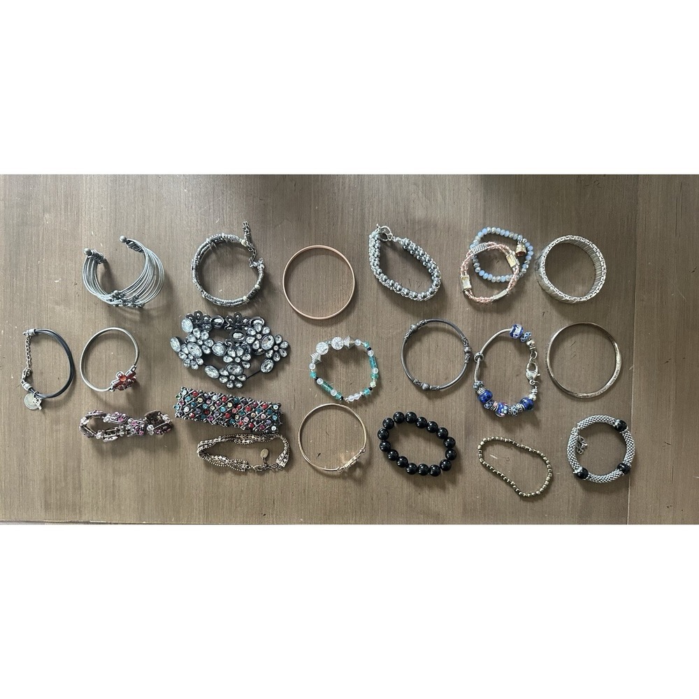 Vintage Lot of Jewelry Bracelets Costume Gold and Silver Tones‎ Beaded Flaws
